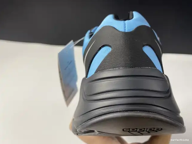 'Bright Boost Cyan' Yeezy 700 GZ3079 MNVN ADIDAS 0502